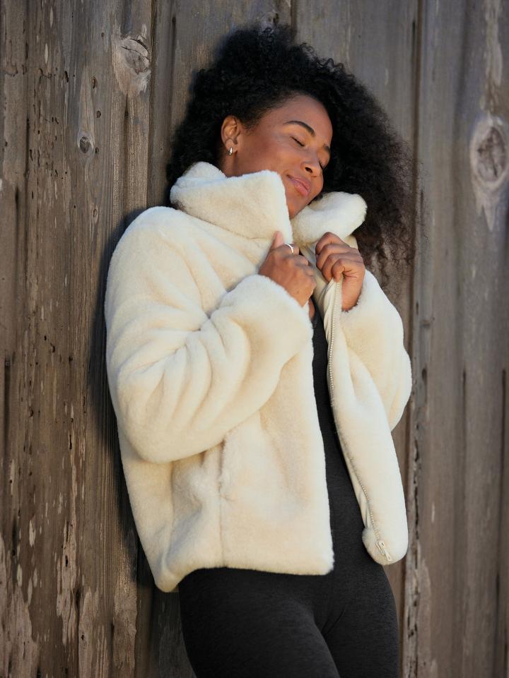 Beyond Yoga - On The List Faux Fur Jacket - Fresh Snow