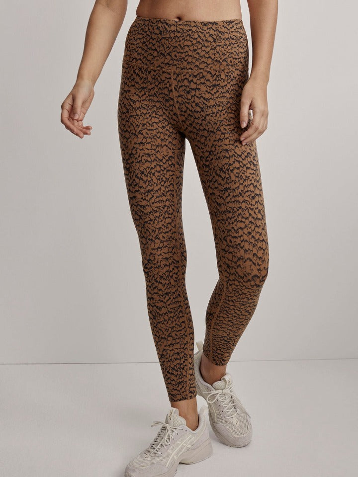 
            
                Load image into Gallery viewer, Varley - Let&amp;#39;s Move Rib High Legging 25 - Sand Drift - Pilates Plus La Jolla - OHEY Boutique
            
        