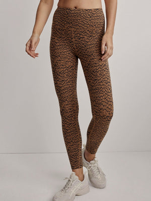 
            
                Load image into Gallery viewer, Varley - Let&amp;#39;s Move Rib High Legging 25 - Sand Drift - Pilates Plus La Jolla - OHEY Boutique
            
        